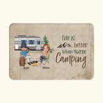 Gepersonaliseerde Life is Better When You're Camping Deurmat Verjaardagscadeau