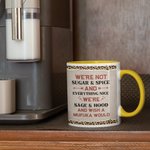 Tazza in ceramica personalizzata con citazioni divertenti per le migliori amiche e fidanzate: non siamo zucchero e spezie e tutto ciò che è bello.