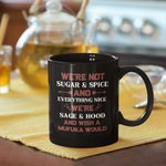 Tasse en céramique noire personnalisée We're Not Sugar & Spice And Everything Nice Best Friends Gift for Sisters (Nous ne sommes pas le sucre et les é