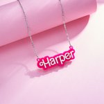 Collier avec Prénom Personnalisé Style Poupée Fille Bijoux en Acrylique Rose et Blanc Cadeau Anniversaire Saint-Valentin pour Elle