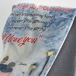 Personlig No Matter How Old We Get Never Stop Holding Hands Teppe Flanell Sherpa Bryllupsdag