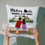 Famiglia personalizzata che crea ricordi in un campeggio alla volta: cuscino di copertura per il compleanno, regalo di Natale per la coppia di amanti 