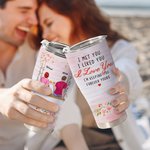 Vaso Curvo Personalizado Te Conocí Me Gustas Te Amo Pareja Sentada en Columpio Floral con Pajita Regalo de San Valentín para Pareja en Aniversario