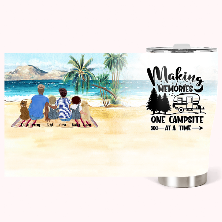 Gobelet courbé 30oz personnalisé Making Memories One Campsite At A Time pour un couple, une famille ou des amoureux du camping.