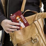 Personalisierte Reise ist meine Therapie Reisepass Fall mit Namen Reise Reisezubehör Geburtstag Geschenk für Freunde Familie