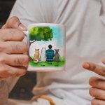 Gepersonaliseerde Life Is Better met een hond / honden wit en kleur binnen keramische mok met naam 11 oz en 15 oz Souvenir Gift voor hondenliefhebbers