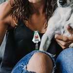 Personalisierte niedlichen Geist Hund Kürbis Abzeichen Reel Glitter Acryl Abzeichen Halloween Geschenk für Hundeliebhaber