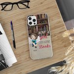 Gepersonaliseerde Just A Girl Who Loves Books Cell Phone Case met Naam Verjaardag Kerstmis Reading Gift voor Zus Vriendin Book Lover