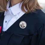 Spilla personalizzata Always By Your Side con testo e foto Regalo commemorativo per matrimonio e cerimonia di laurea