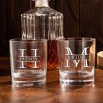Personliga 10oz graverade whiskyglas med initialer och text Födelsedagspresent för män som dricker whisky och bourbon
