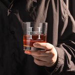 Personliga 10oz graverade whiskyglas med initialer och text Födelsedagspresent för män som dricker whisky och bourbon