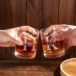 Personliga 10oz graverade whiskyglas med initialer och text Födelsedagspresent för män som dricker whisky och bourbon