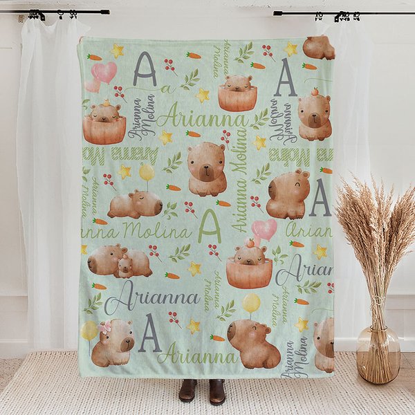 Coperta personalizzata in pile Sherpa con nome e compleanno per bambini, con il nome del porcellino d'India.