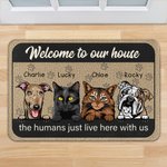 Personlig Välkommen till mitt hus Människorna bor bara här med mig Dörrmatta Julklapp för katt hundälskare