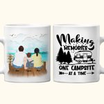 Personalisierte Making Memories One Campsite zu einer Zeit Beach Vacation White Ceramic Mug Familie Camping Trip Mug Geschenk für Familie Freund 11oz 