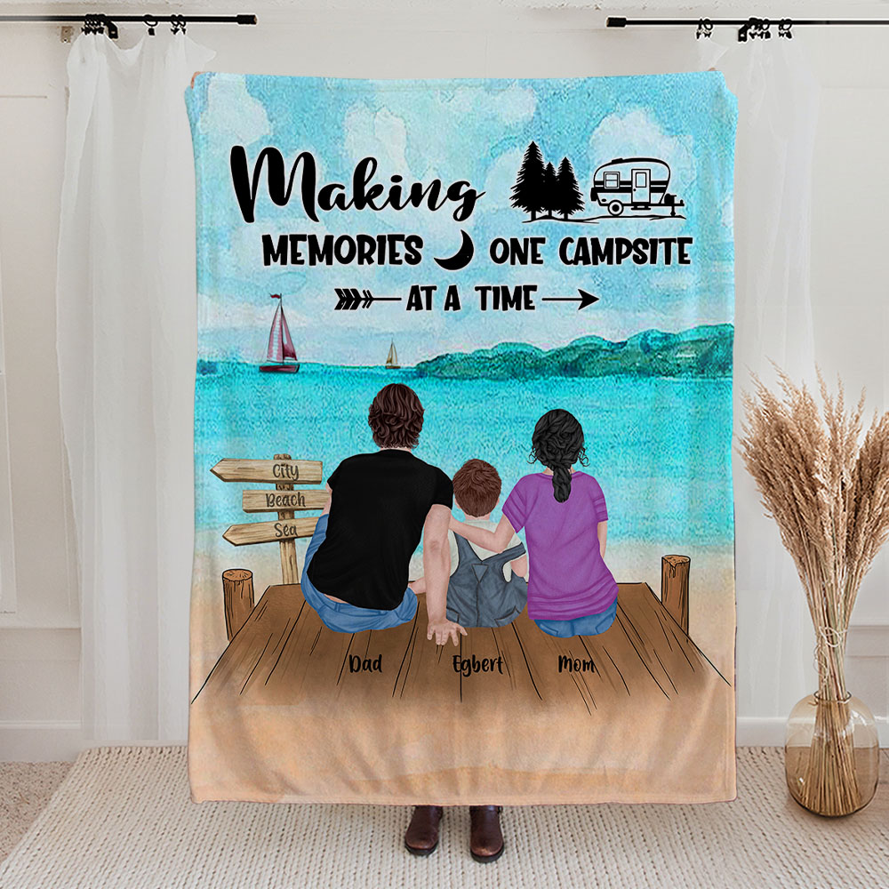 Couverture en flanelle personnalisée Happy Memories One Campsite At A Time Couverture d'anniversaire Cadeau de pendaison de crémaillère pour la famill