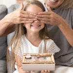 Cotización de madera grabada personalizada de Papá Noel Porta dinero en efectivo con nombre Regalo de Navidad para niños