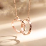 Círculos entrelazados personalizado collar de anillos dobles con nombre grabado Día de San Valentín Aniversario de regalo para las mujeres