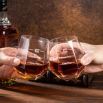 Verres à Whisky Vin Forme de Diamant Verre de Mesure Personnalisé avec Nom Cadeau pour Papa Mari Amateur de Liqueur