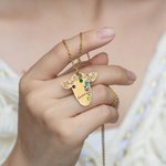 Collana personalizzata di mucca floreale con girasole retrò, pietra di nascita e nome inciso Regalo di compleanno di gioielli occidentali per donne cowgirl