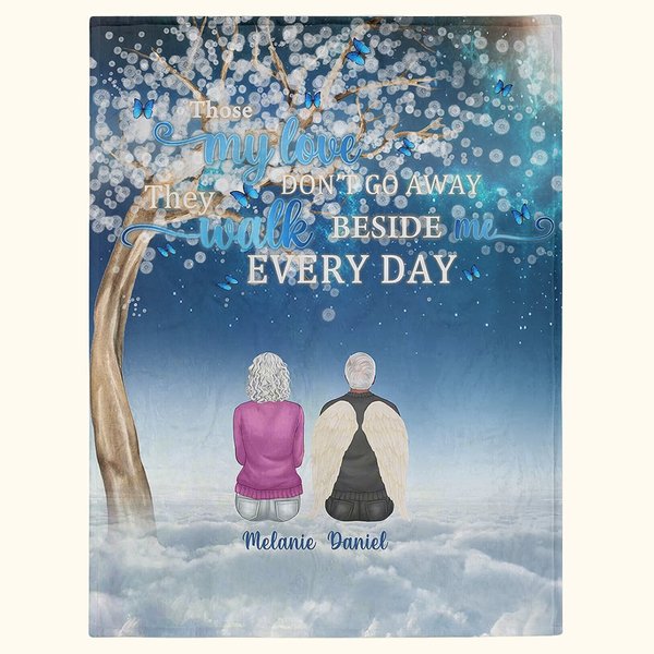 Coperta in pile morbida personalizzata They Walk Beside Me Every Day Regalo di Natale commemorativo per la famiglia
