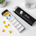 Pilulier de 7 Jours Personnalisé avec Fleur de Naissance Porte-Pilule en PC de Qualité Alimentaire Cadeau Voyage Santé pour Famille Ami