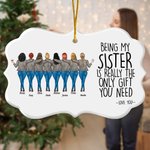Personalizzato Essere mia sorella è davvero l'unico regalo di cui hai bisogno Ornamento in ceramica di forma irregolare con nome Regalo di Natale di c