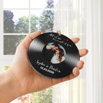 Personalisierte All of Me Loves All of You Vinyl Record Acryl Ornament mit Namen und Datum Weihnachten Valentinstag Geschenk für Paar Ehemann Ehefrau