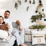 Coussin de Noël Personnalisé avec Nom sur Chaussettes et Année Style Champêtre Cadeau de Noël pour la Famille et les Amis