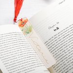 Personligt bokmärke med akvarellblomma, tofs och namn Födelsedagspresent för kvinnor flickor bokälskare