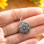 Collana personalizzata di girasoli con foto Scatola rotonda Collana medaglione Regalo di Natale Compleanno per Donna Amica