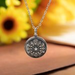 Collana personalizzata di girasoli con foto Scatola rotonda Collana medaglione Regalo di Natale Compleanno per Donna Amica