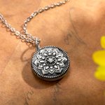 Collana personalizzata di girasoli con foto Scatola rotonda Collana medaglione Regalo di Natale Compleanno per Donna Amica