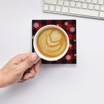 Personalisierter Schottenkaro Schneeflocken Untersetzer mit Initiale und Namen 2er Set Weihnachten Hauseinweihung Geschenk für Familie