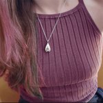 Collier d'Urne de Cendre Personnalisé avec Texte Pendentif Gravé en Forme de Goutte d'Eau Cadeau Commémoratif pour Femme