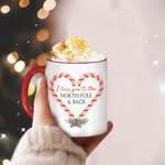 Personalisierte Liebe Sie zum Nordpol & zurück Becher mit Zuckerstange Design und Name Weihnachtsgeschenk für Familie Paare