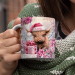 Tazza personalizzata in ceramica rosa floreale con mucca Highland con nome Regalo di Natale per donne ragazze amanti delle mucche Highland