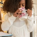 Tazza personalizzata in ceramica rosa floreale con mucca Highland con nome Regalo di Natale per donne ragazze amanti delle mucche Highland