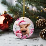Vaca Highland rosa floral personalizada Adorno de cerámica con nombre para colgar Regalo de Navidad para la familia Amante de las vacas Highland