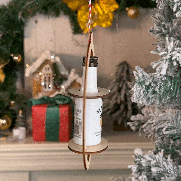 Personalisierte lustige Schnapsflasche Halter Weihnachtsschmuck mit Phrase Datum für 50ml Weinflasche White Elephant Weihnachtsgeschenk für Männer Liquor Lover