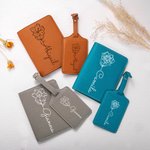 Gepersonaliseerde Geboorte Flower Lederen Paspoort Cover Bagagelabel Set met Naam Travel Essential Verjaardagscadeau voor vrouwen