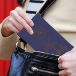 Personalizado Nacimiento Flor Squeeze Top Funda de gafas de cuero con nombre Cumpleaños Dama de honor Regalos para la familia amigo