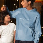 Sweat à Capuche Personnalisé avec 1-5 Noms Année Vêtement de Thème I Wear My Heart On My Sleeve Cadeau Familial de Fête pour Maman Grand-Mère