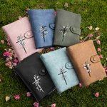 Portafoglio in pelle personalizzato a tre ante con fiore di nascita e portamonete Regalo di compleanno per donna