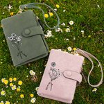 Personalizada de tres pliegues de la familia de nacimiento de la flor de cuero billetera monedero con nombre de regalo de cumpleaños para la mujer