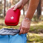 Bracciale di allarme medico personalizzato in pietra di tigre inciso con simbolo medico e testo Regalo per amici di famiglia con diabete, epilessia, autismo, ecc.