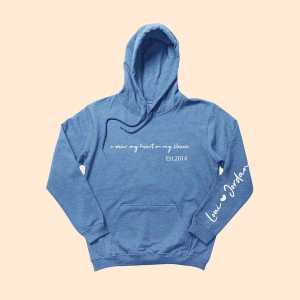 Sweat à Capuche Personnalisé avec 1-5 Noms Année Vêtement de Thème I Wear My Heart On My Sleeve Cadeau Familial de Fête pour Maman Grand-Mère