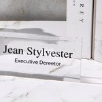 Personalisierte Acryl Name Zeichen Schreibtisch Namensschild Büro Dekor Gratulieren Anerkennung Geschenk für Kollegen Familie