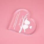 Plaque coeur en acrylique transparent avec nom et message chaleureux Décoration de bureau Cadeau d'anniversaire de St Valentin pour couple