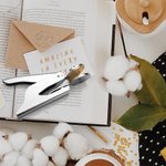 Tampon de Gaufrage Pour Livre Tampon Manuel Personnalisé avec Initiales et Nom Cachet Bibliothèque Librairie Cadeau Noël pour Amoureux de Lecture